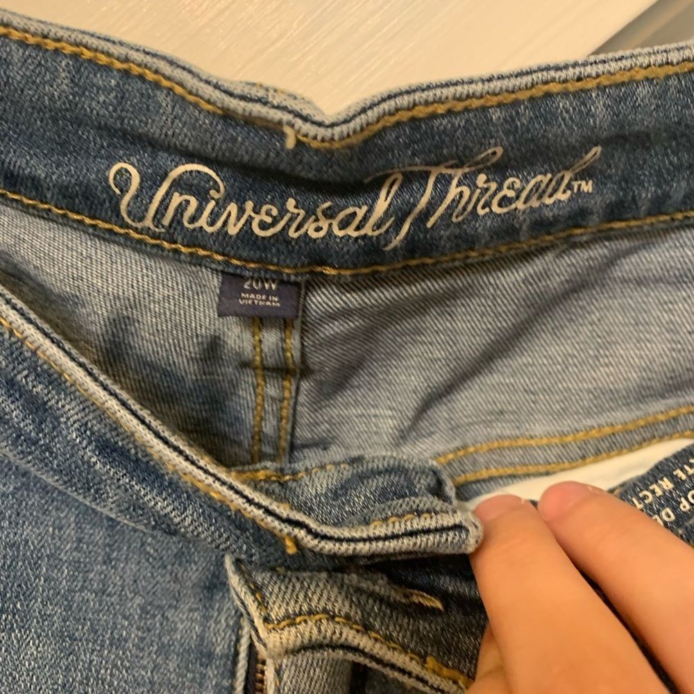 Universal Threads Jeans - Picture 4 of 6